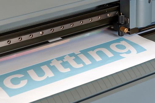 Perbedaan Potong Lurus Kiss Cut Die Cut dan Contour Cut dalam Digital Printing