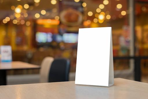 Media display toko seperti table tent dan shelf talker untuk promosi offline menggunakan digital printing