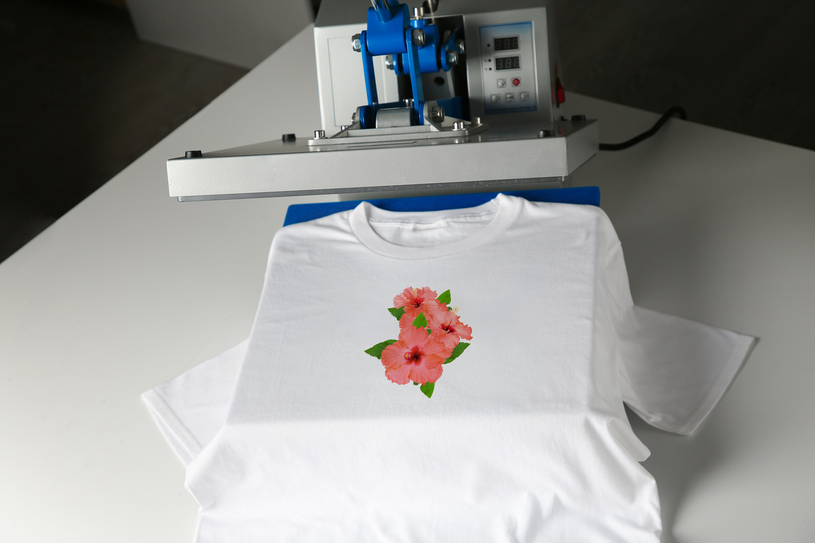 Proses produksi print-on-demand untuk UKM