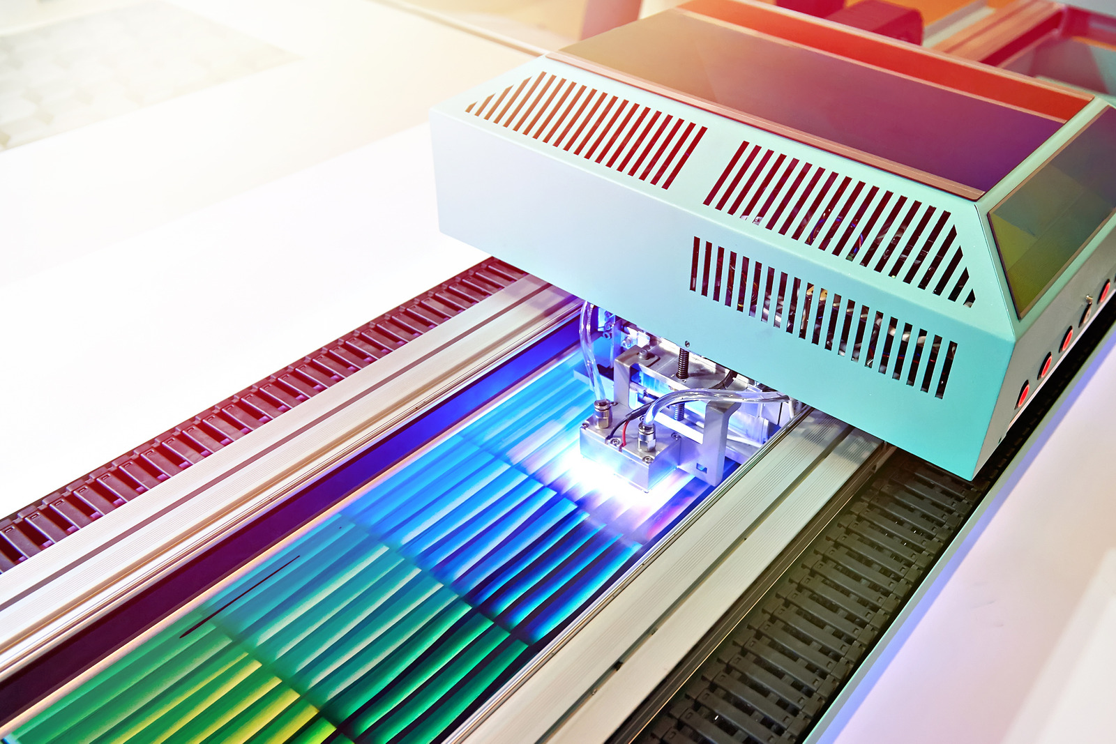 Contoh hasil UV printing berkualitas tinggi tahun 2025