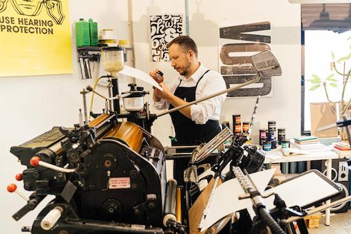 Overprint dan knockout dalam file cetak digital printing
